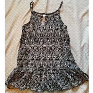 Girls sleeveless top black and white